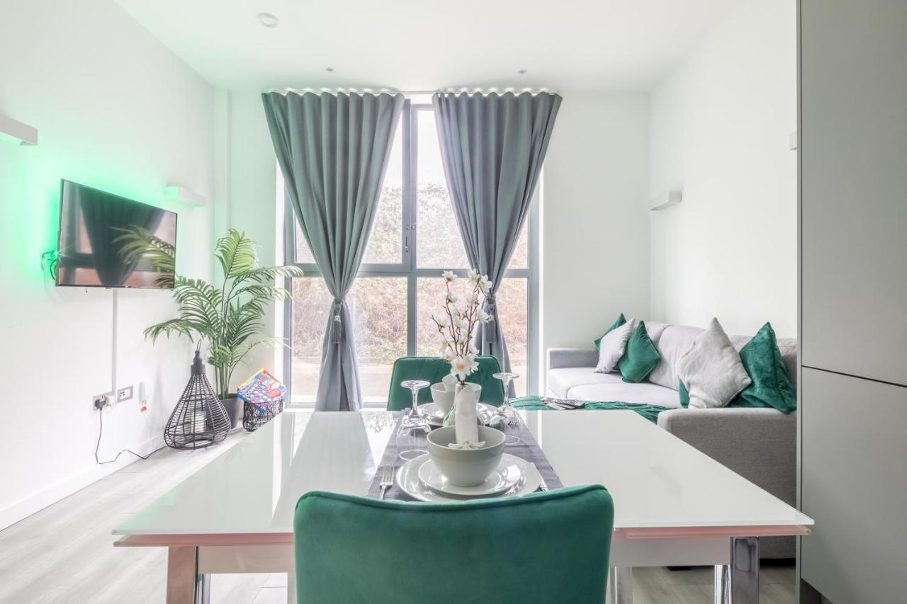 Elegant Apartment Milton Keynes Extérieur photo