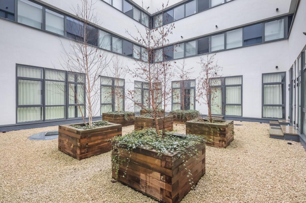 Elegant Apartment Milton Keynes Extérieur photo